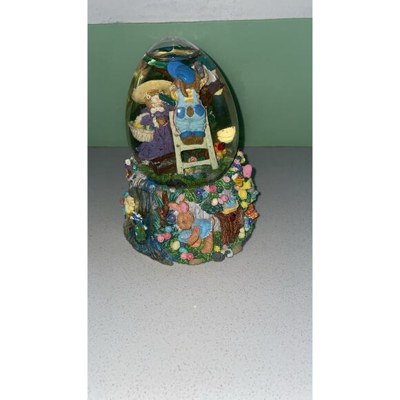 Easter Bunny Musical Snow Glitter Globe Plays Peter Cottontail 6" Tall - Picture 1 of 7